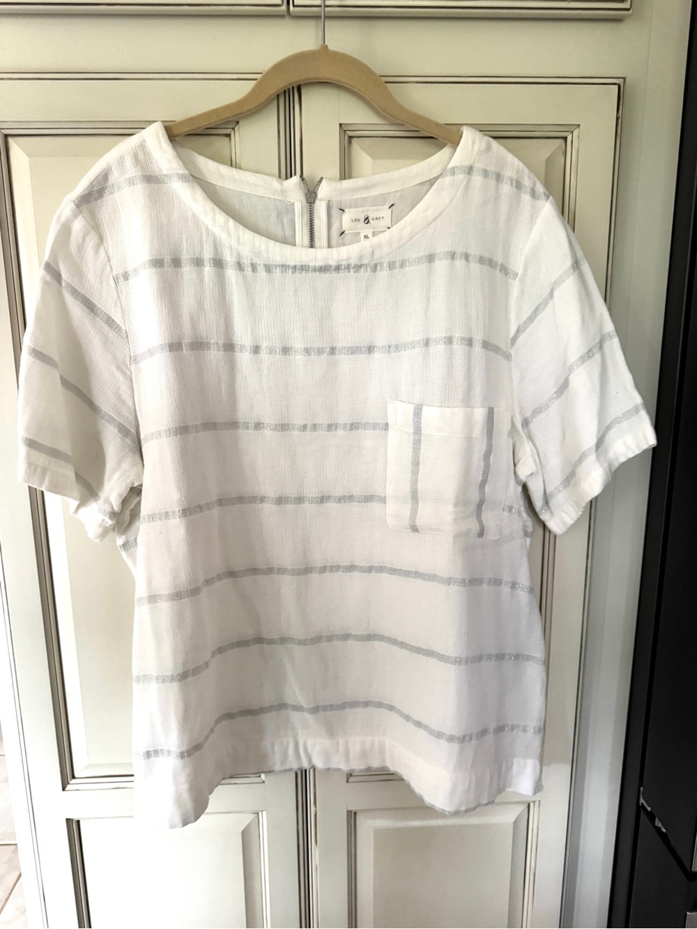 Lou and Grey Women’s White Striped Short-Sleeve Pocket Top